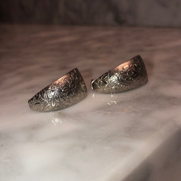 Flower Medel Hoop Earrings - Picture 3 of 4